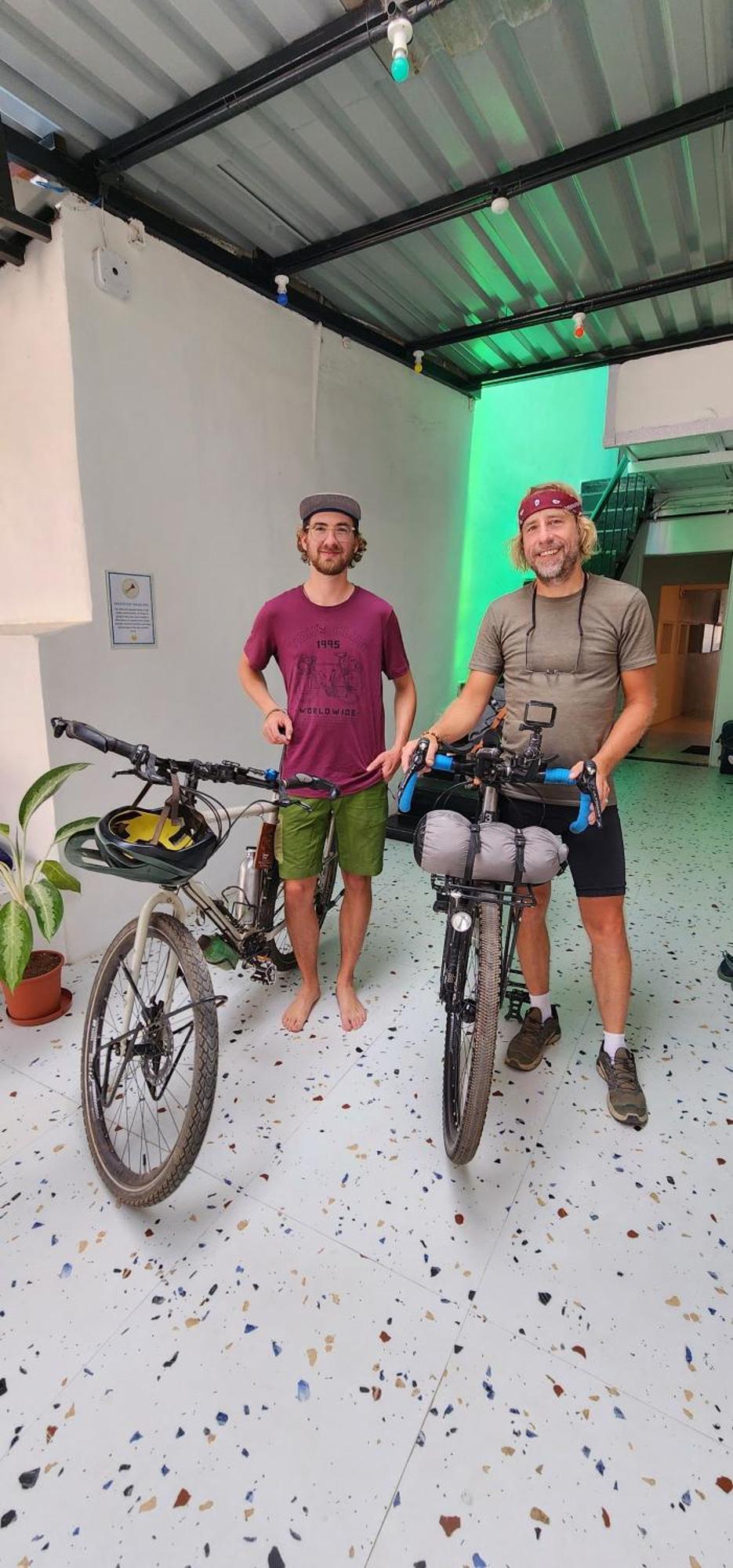 מומביי Hammock Hostels - Bandra מראה חיצוני תמונה